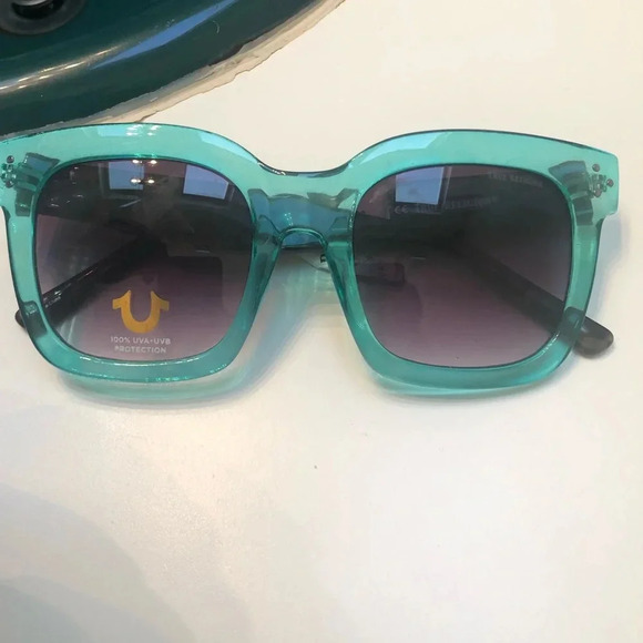NWT TRUE RELIGION SUNGLASSES - Picture 1 of 4